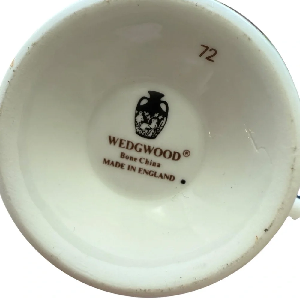 2 Wedgwood Runnymede Tea Cups and Saucers Bone China
